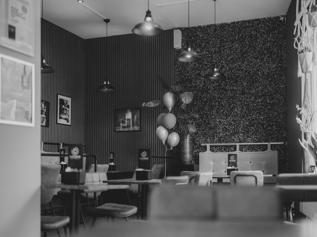 A busy Washington D.C. dining room with cocktails, pizza, and evening summer energy